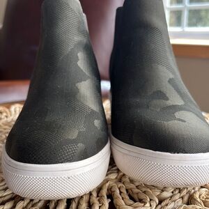 Steve Madden Hunter Green,Camouflage Women's Casual Shoes Size 6.